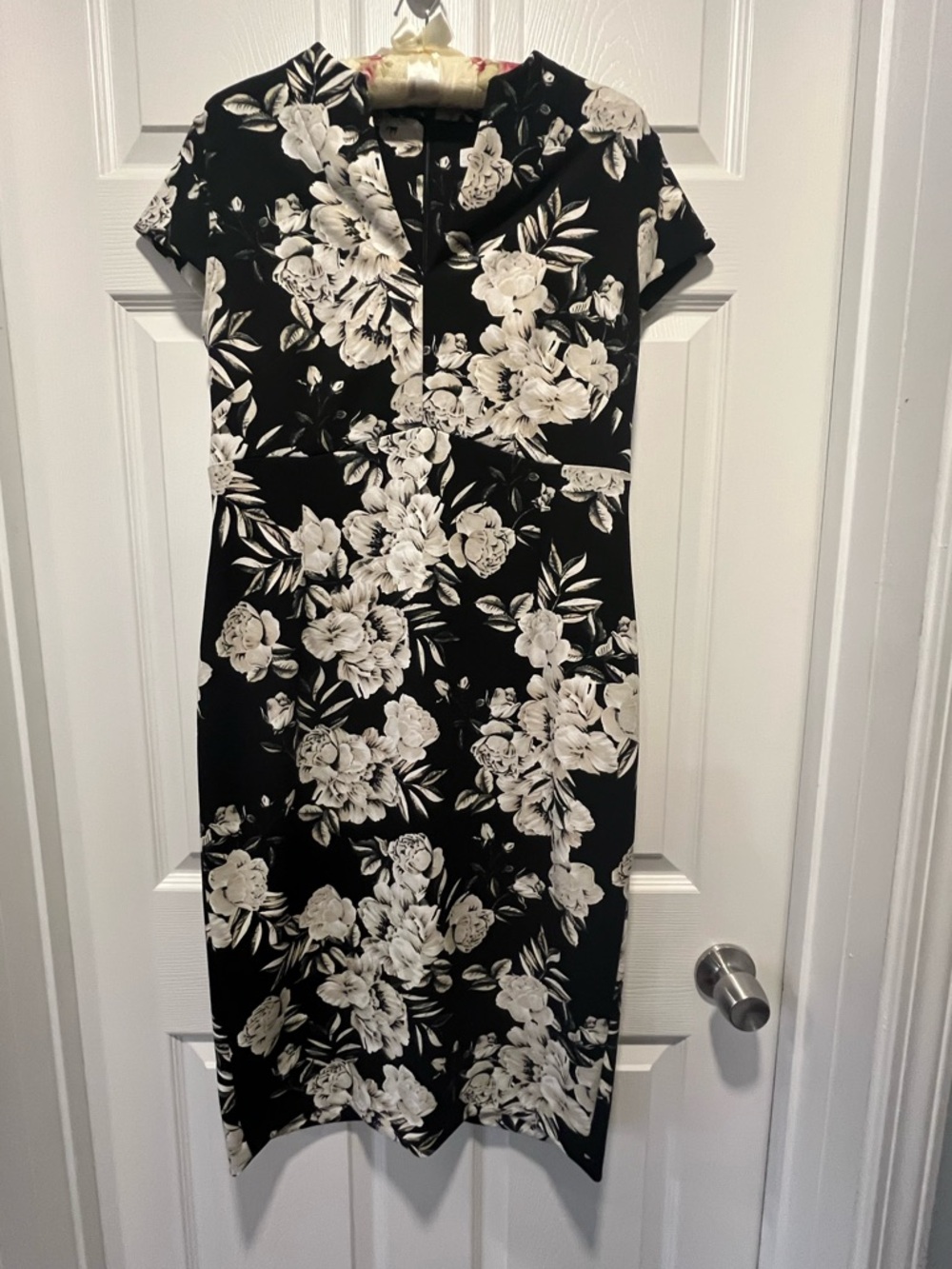 Calvin Klein Floral Sheath Dress 
Size 10